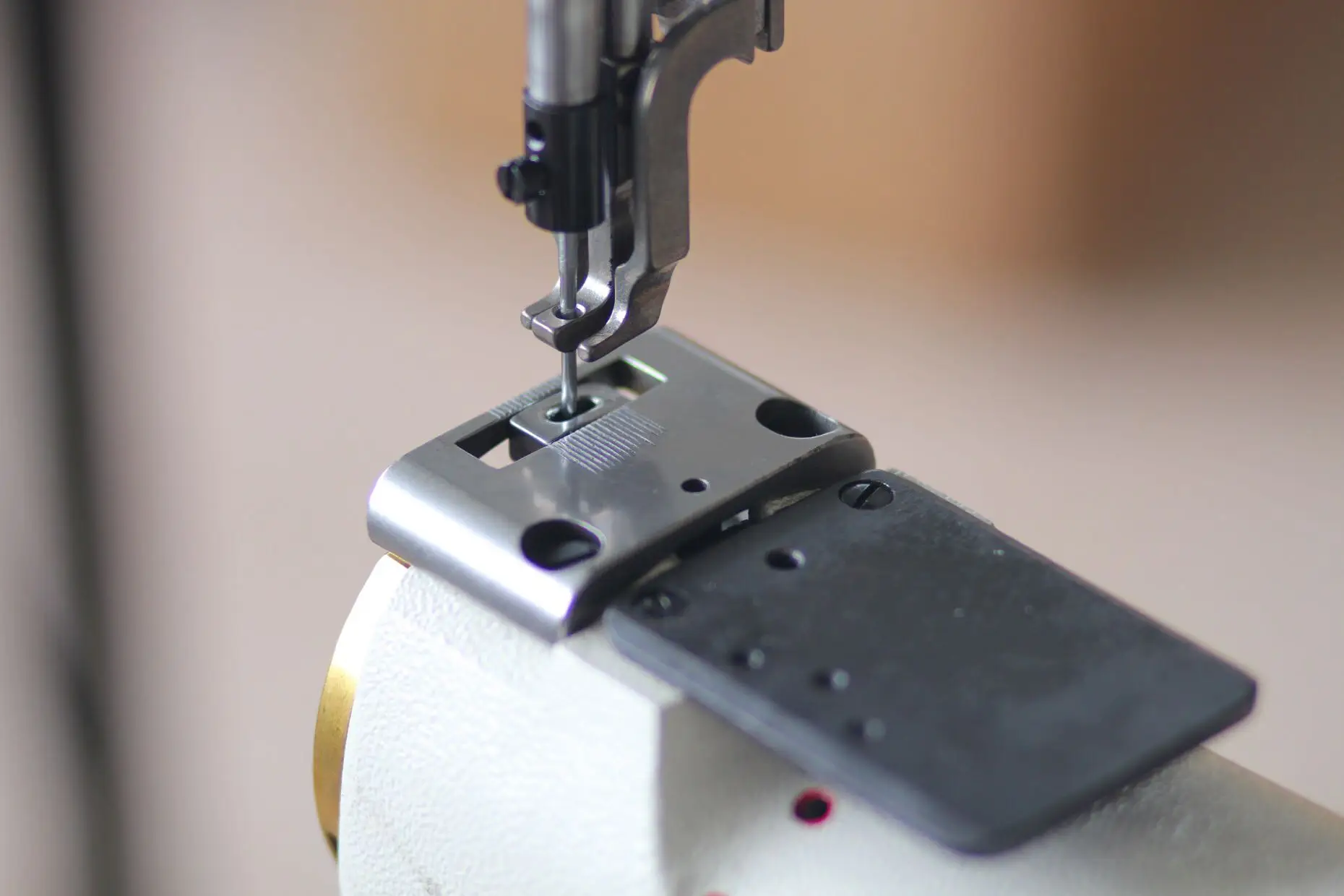 

441 205, игольная пластина для швейного стежка Cb4500 Cb3500652922