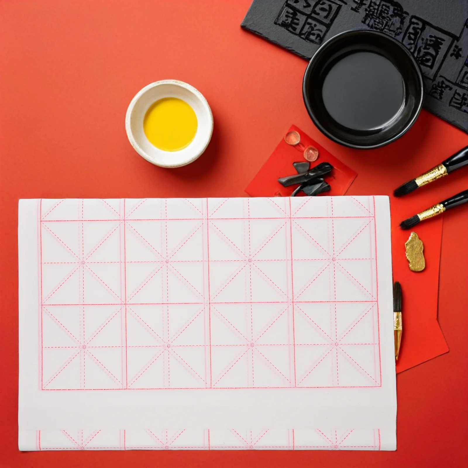 กระดาษเขียนพู่กันจีนแบบกริด 50 แผ่น กระดาษซวนแบบกึ่งสุก ทำจากเส้นใยไม้ไผ่แข็งแรง สำหรับฝึกเขียนพู่กันจีน ใช้กับหมึกซูมิ ศิลปะการเขียนบนกระดาษข้าว