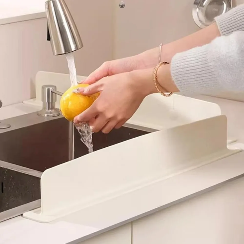 1/2pcs Silicone Sink Baffle Splash Guard with Suction Cup Pool Oil-Proof Water Baffle Plate Kitchen Supplies Water Baffle Bar