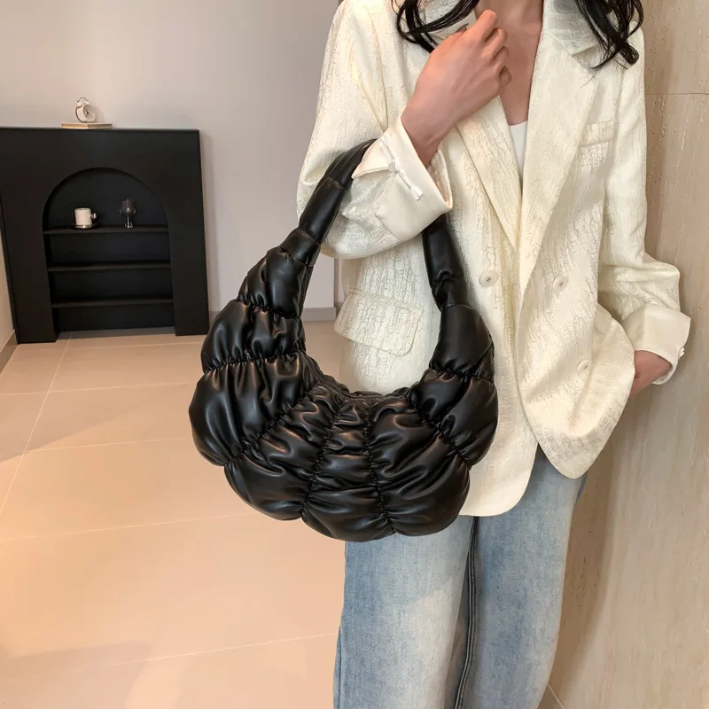 South Korea large capacity fold cloud handbag 2024 summer new lightweight all-in-one leisure dumpling underarm bag luxury