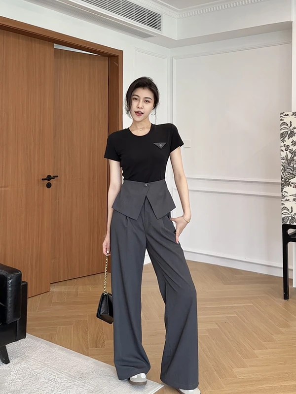 

Костюм с брюками и футболкой с высокой талией Zhang a Xing Long Leg Filter, модный дизайн с декоративными вставками на талии, короткий рукав, круглый вырез