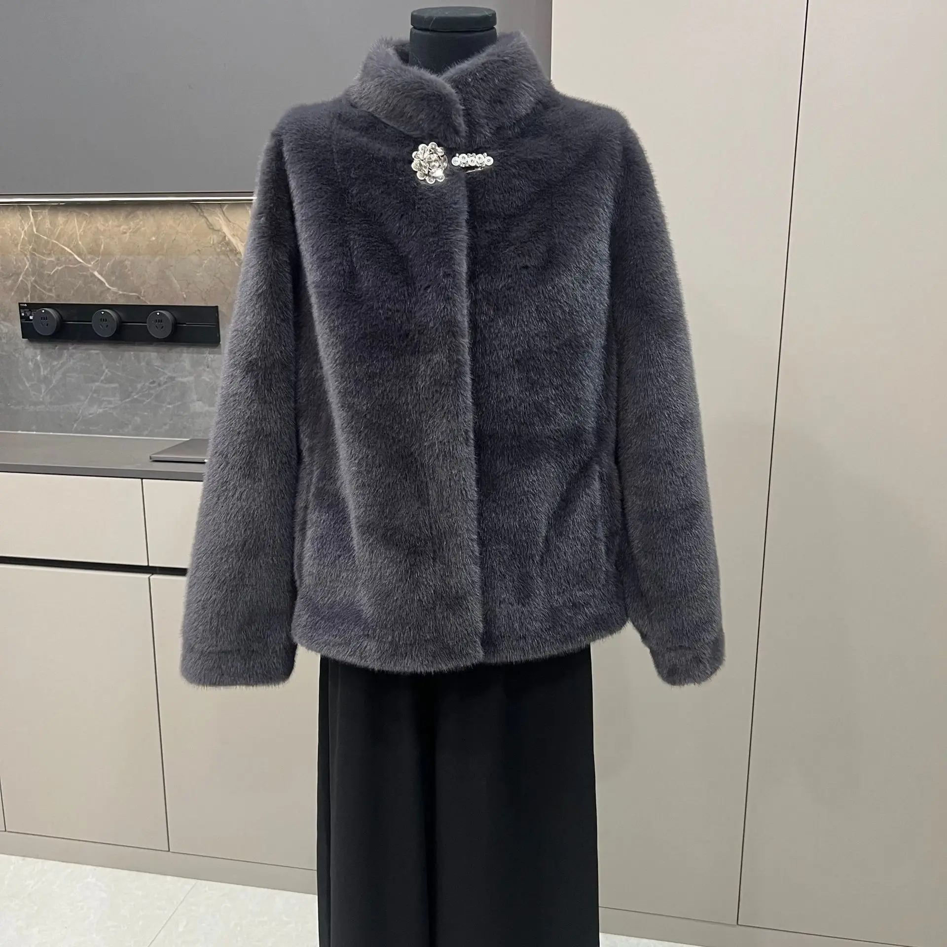 인조 밍크 퍼 코트 여성 재킷 숏 오버코트 긴 소매 스탠드 칼라 오픈 스티치 두꺼운 루즈핏 캐주얼 가을 겨울 2025