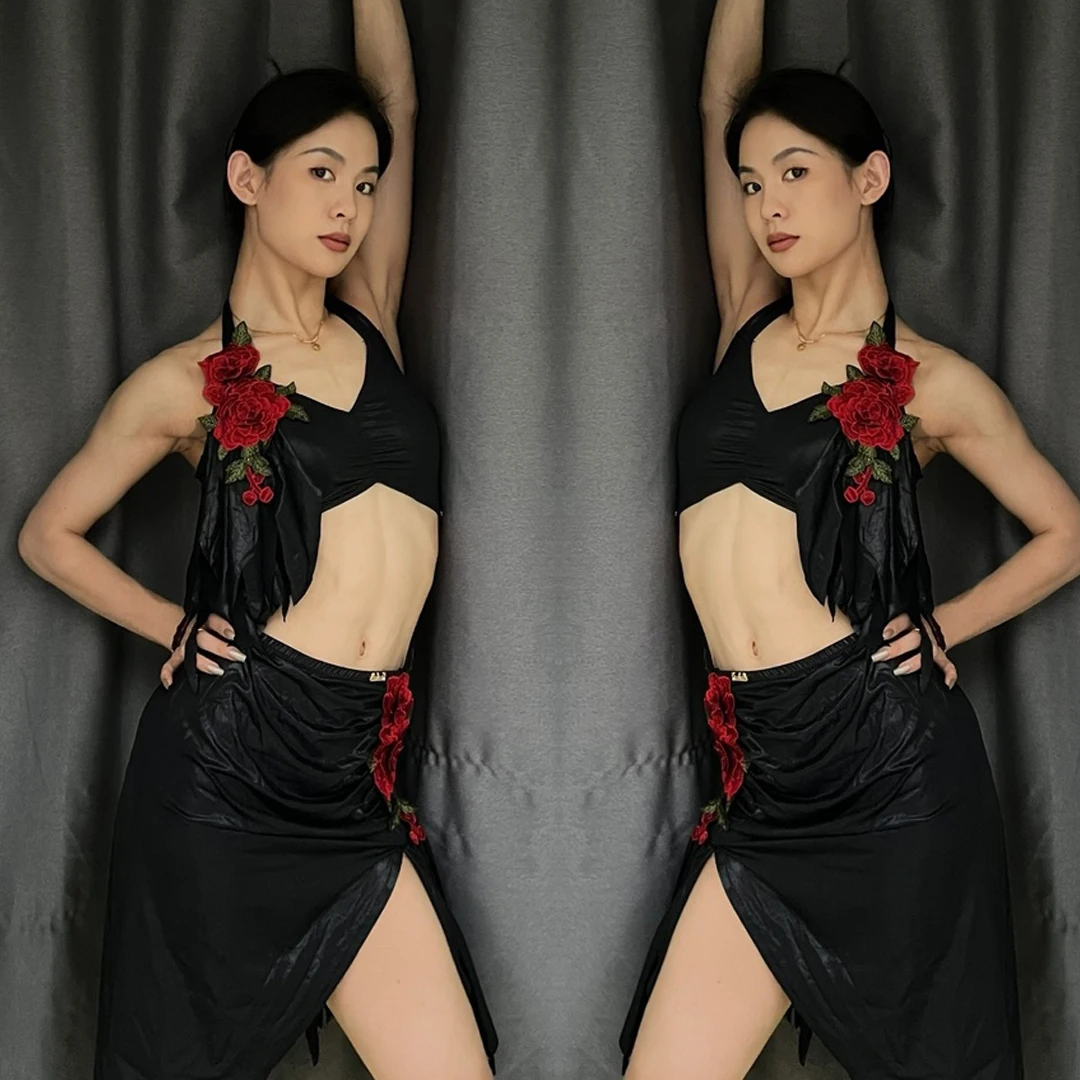 Abiti da ballo latino sexy per adulti Donna Abito diviso rosa Top in pelle nera Gonna Costume da prestazione Abbigliamento da pratica latino DNV24524