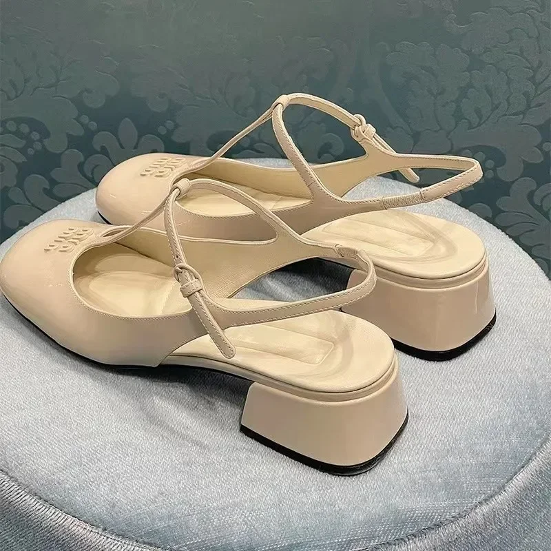 

Women's Hooded Sandals with Versatile Temperament Patent Leather Mary Jane Women's Shoes Shallow Mouth High Heels Single Shoes