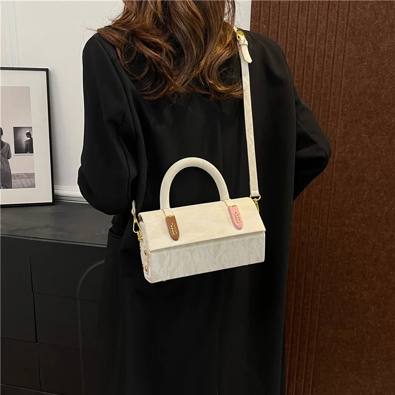 

Luxury Elegant Diaper Bag Women's Designer Crossbody Handbag Minimalist Vintage Tote Leather For Stylish Everyday Carry