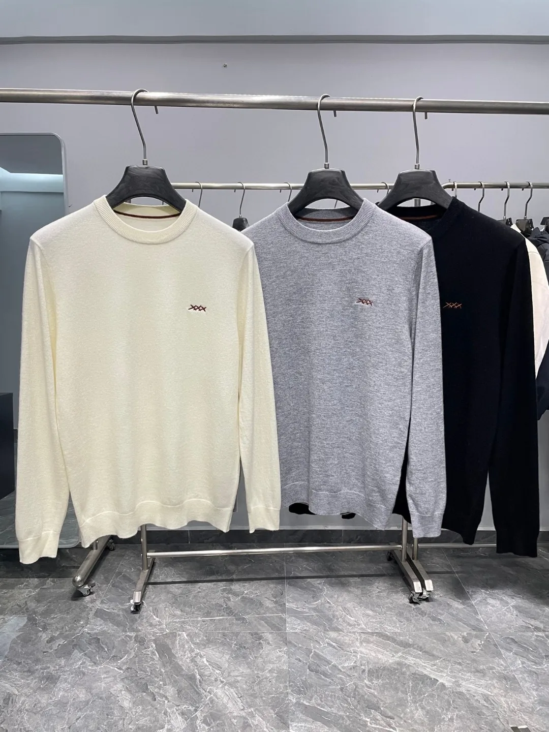 

Итальянская шерстяная пряжа премиум-класса ZZ, вязаный круглый пуловер, свитер с вышивкой на груди, базовый мужской свитер Long Sve...