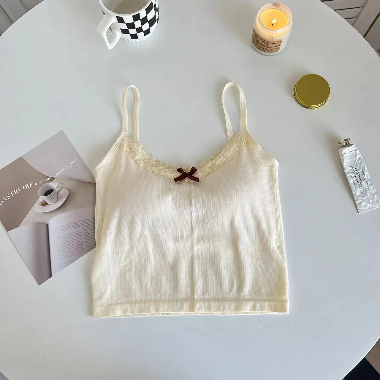 

Милый и пряный вязаный жилет с кружевной отделкой, женская внутренняя одежда с накладкой на грудь, облегающий сексуальный топ без рукавов с открытой спиной