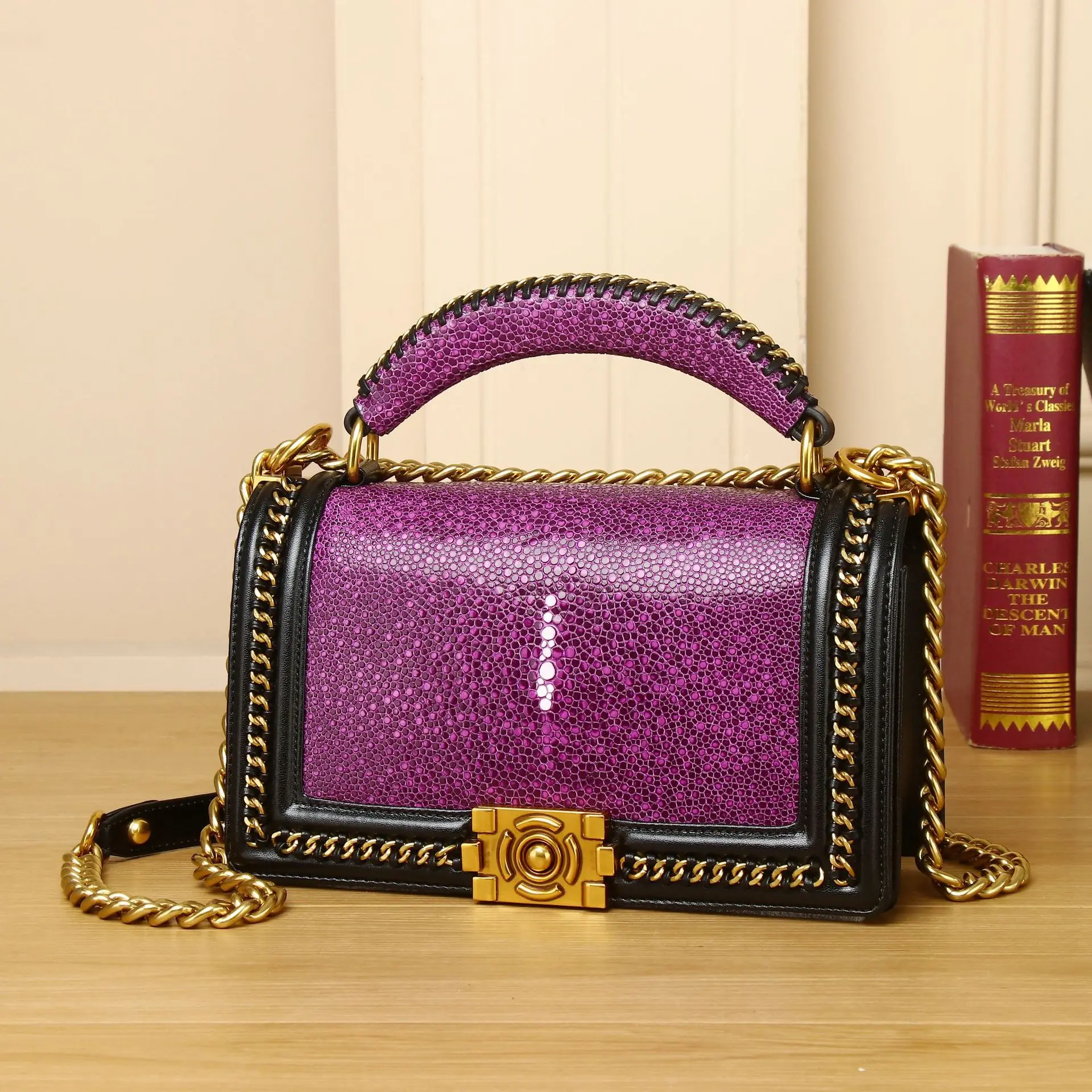 Classic Pearl Fish Pattern Women's Handbag Fashion Small Square Crossbody Bag Single Shoulder Bag for Ladies
