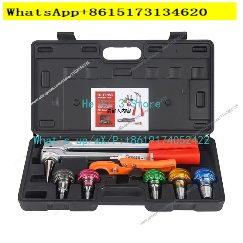 This manual pipe expander is designed for quick and easy connections during floor heating installations. It serves as an