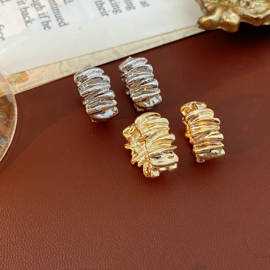 DOO MEI Chunky Textured Ribbed Hoop Earrings for Wrinkled Metal C Shape Ear Hoops Ins Trendy Daily Office Party Ear Jewelry