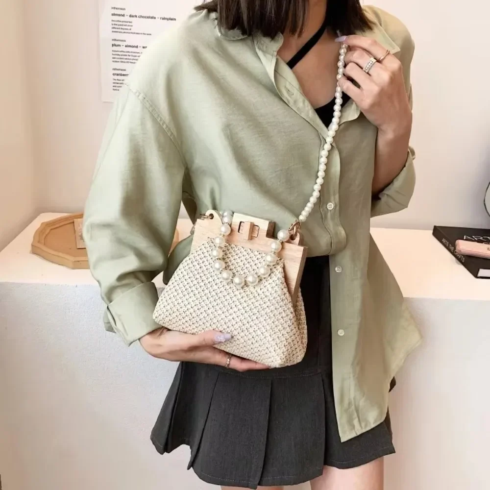 

Women's Hand-Woven Rattan Straw Bag with Pearl Chain, Summer Luxury Crossbody Shoulder Bag for Beach Wedding Vacation 숄더백