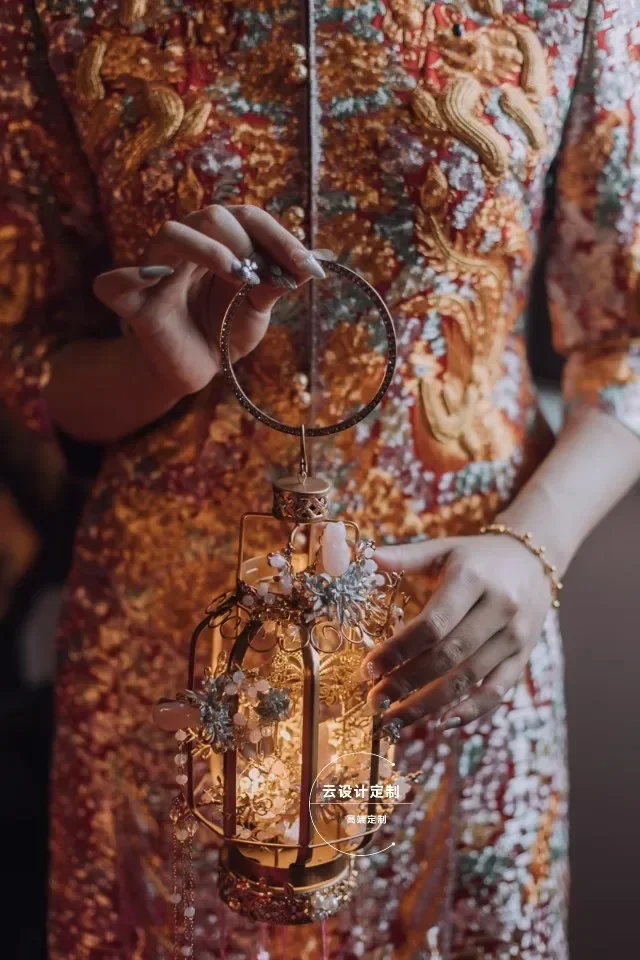 Customized bouquet group fan, happy fan palace lantern, portable lantern, Chinese wedding bride antique style