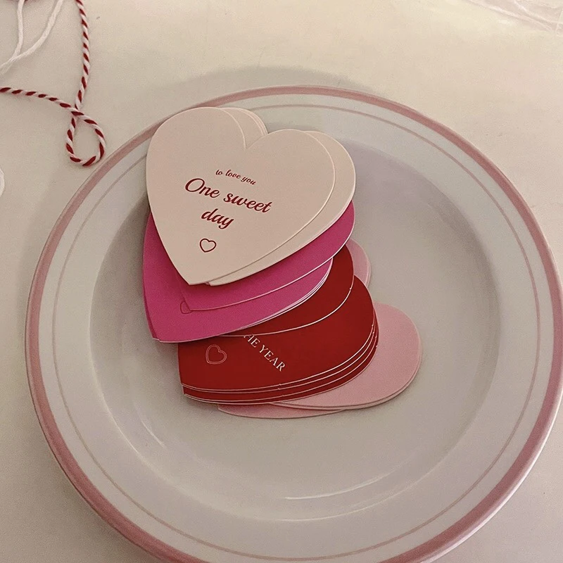 Niestandardowe serce powiesić etykietę Logo biznesu Tekst Baby Shower Wedding Favor Party Pudełko na prezenty Opakowanie produktu Etykieta Karta ręcznie robiona z miłością