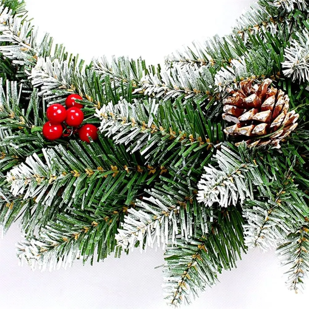 緑色のpvc製クリスマスリースガーランド。ホリデーシーズンの家の装飾に。壁やドアに飾るのに最適な、松の葉を模したデザイン。