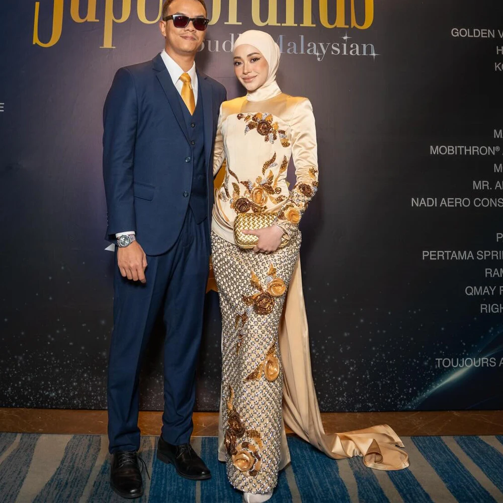 

Customized Beading Embroidery Evening Dress 2026 3D Flower Emebllished Hijab Evening Gown Champagen Islamic Formal Dresses