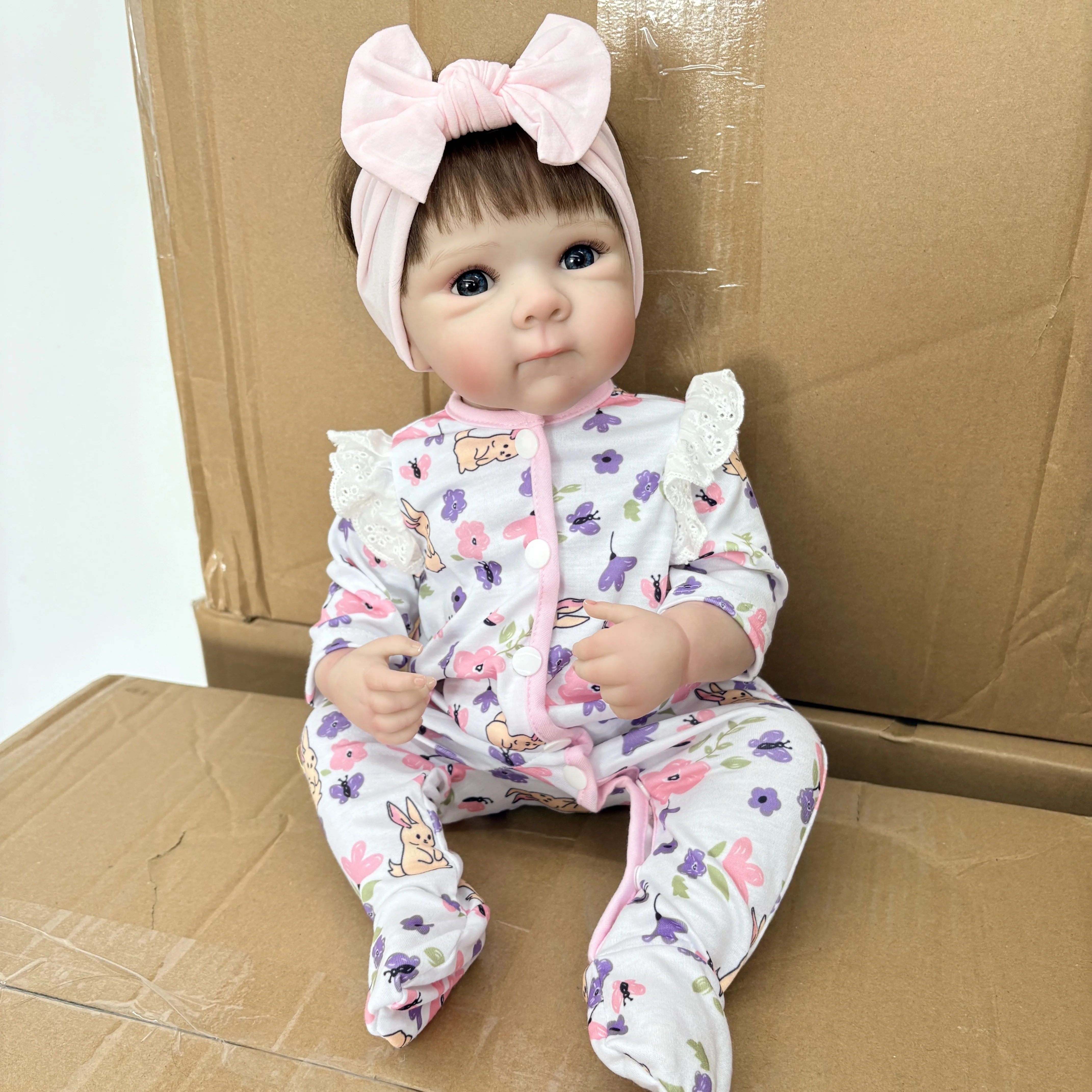 

Кукла NPK 18 дюймов, виниловая, реалистичная, как живая, с многослойной росписью, 3D-эффектом кожи, детализацией вен и вшитыми волосами.