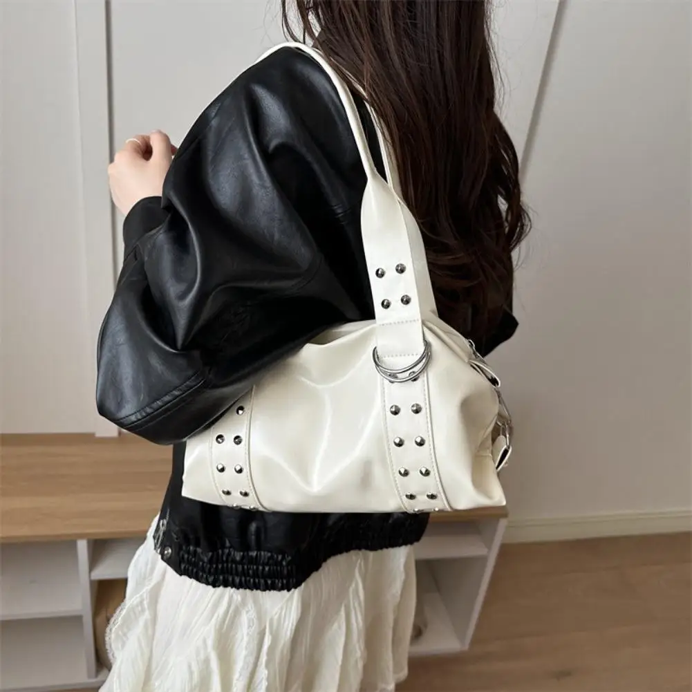 Y2K Punk Handtasche mit Nieten für Damen, aus Kunstleder, große Kapazität, Schultertasche, Vintage-Mode, Boston-Tasche, Umhängetasche für den täglichen Gebrauch. – Detail 9