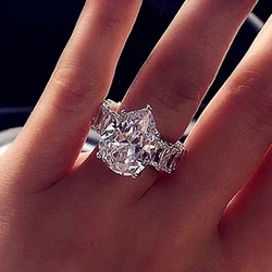 Huitan Crystal Water Drop Cubic Zirconia Ring Fashion Luxury Engagement Wedding Accessories Rings for Women Wholesale Jewelry