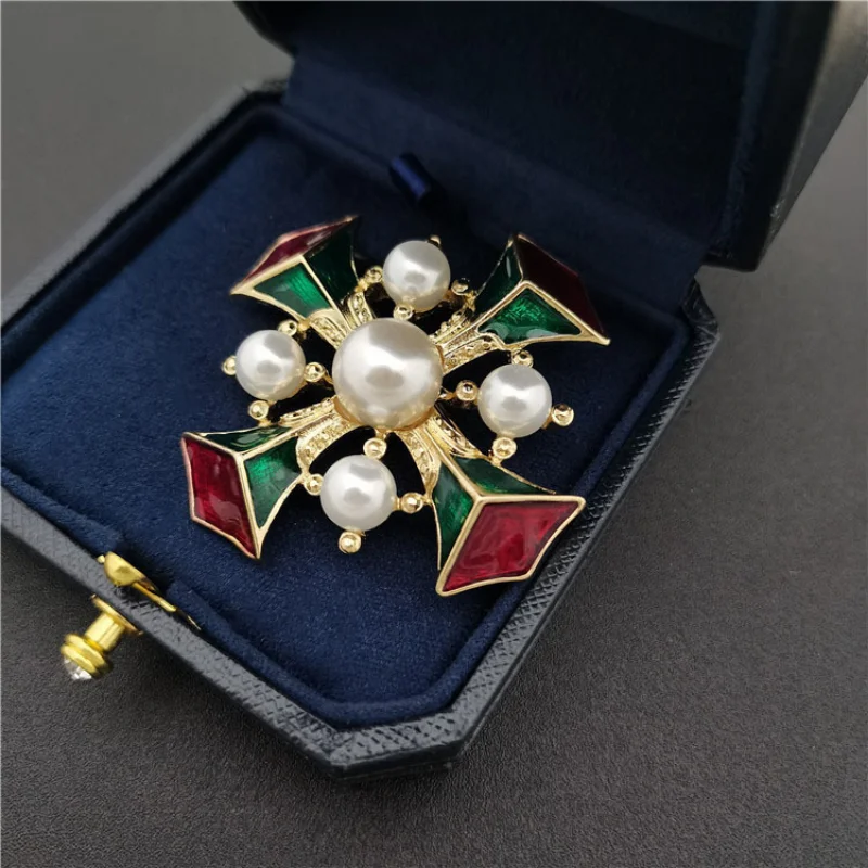 Vintage Baroque Enamel Pearl Brooches Retro Court Cross Brooch Pin for Women Jewelry Coat Accesories Men Suit Lapel Pins Corsage