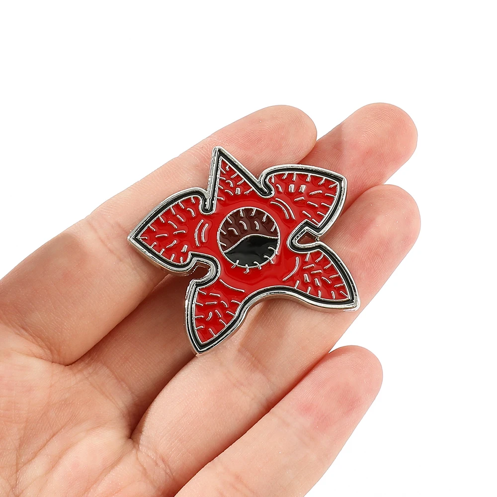 Classic Stranger Season Things Chomper Brooch Red Metal Enamel Lapel Pin Clothing Backpack Badge for Women Party Gifts Accessory