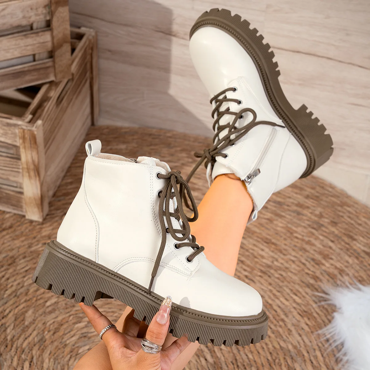 Women's 2026 new autumn and winter fleece warm and high rise thick soled short boots, mid top leather boots