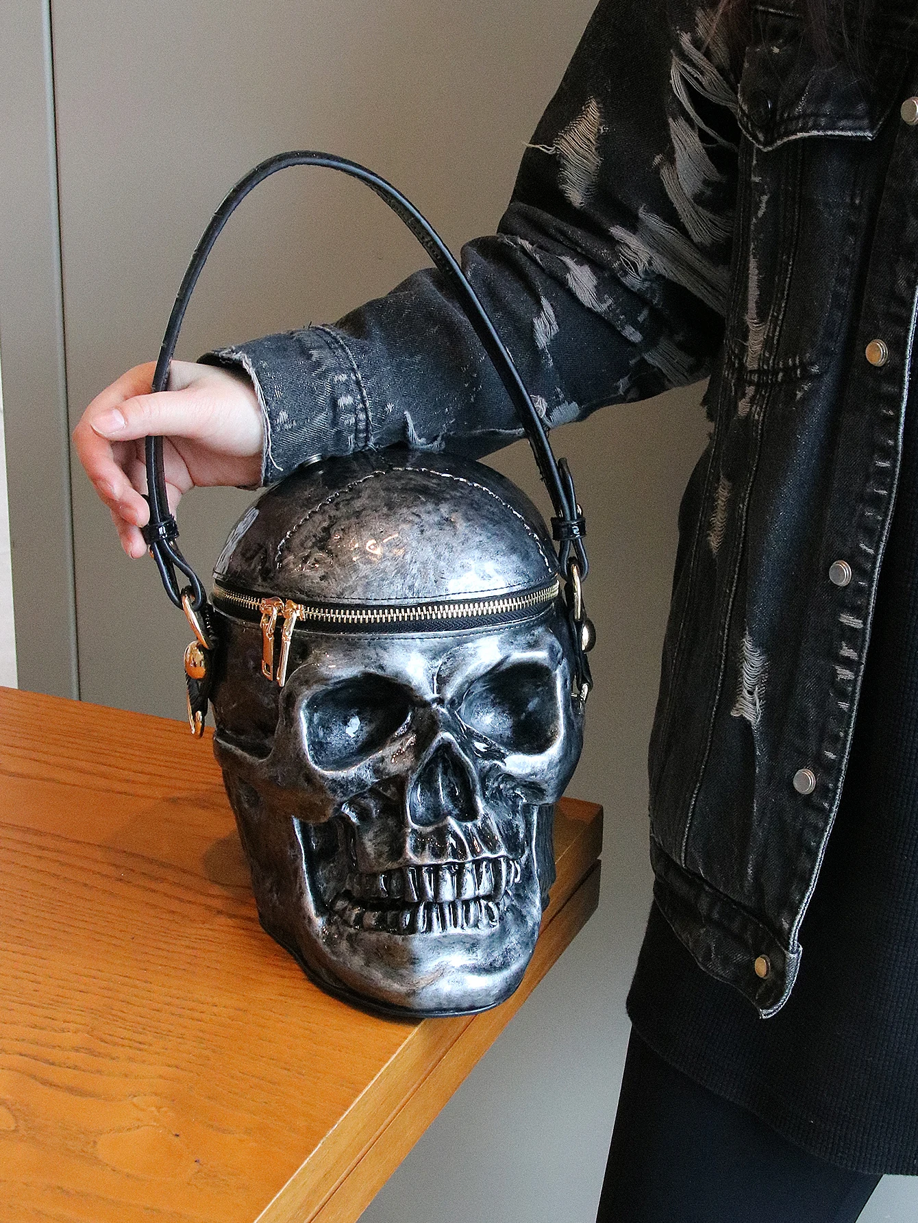 

Punk Gothic style dark elements three-dimensional skull handbag street rock personality motorcycle hip hop style shoulder slung