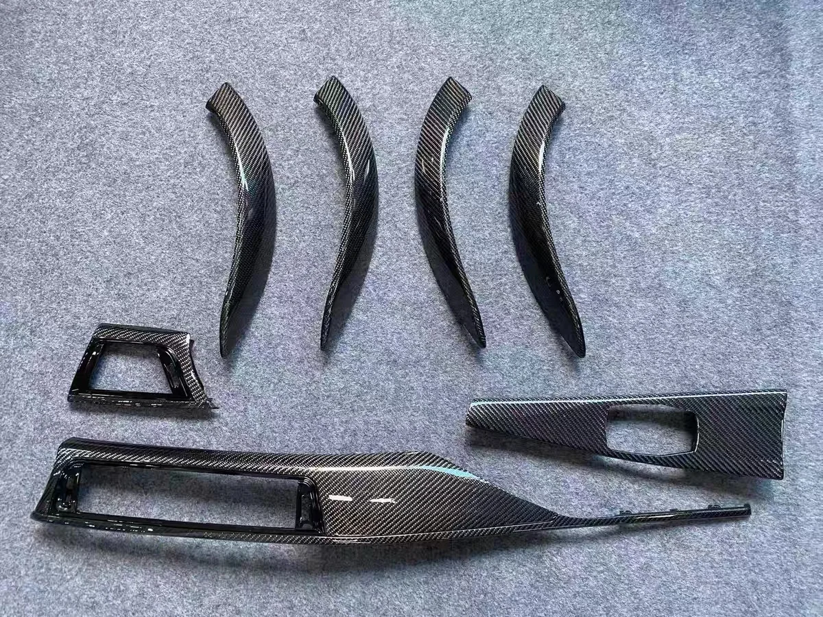 Akcesoria wewnętrzne z prawdziwego włókna węglowego, pasujące do BMW F30 F31 F32 F33 F34 F36 F80 F82 F84 (wersja LHD), ulepszone do F30 M3, o wysokiej połyskliwości.