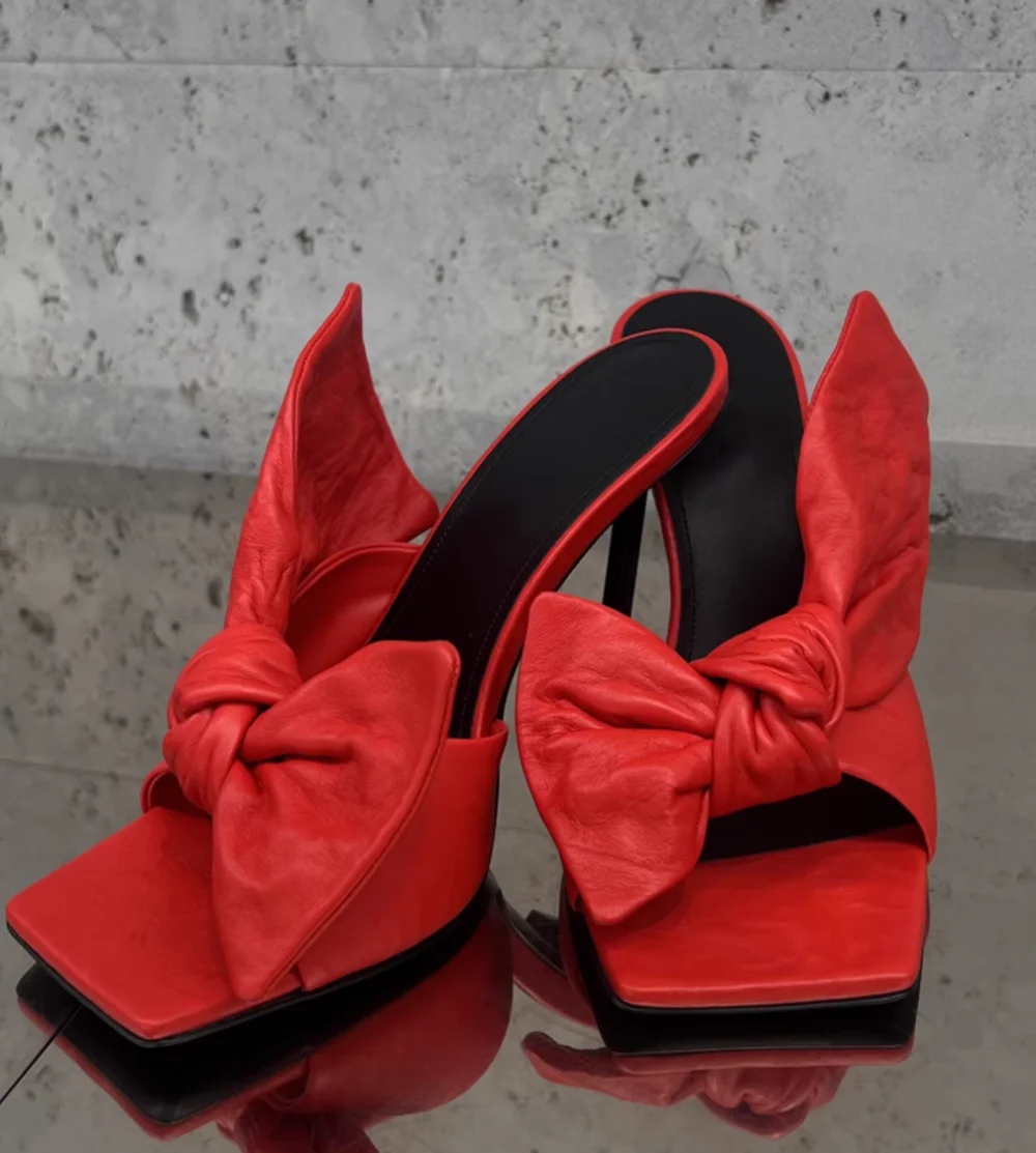 

Sweet Elegant Style Red Leather Square-Toe Stiletto Sandals Oversized Soft Bow Accent Perfect for Fashion-Forward Evenings