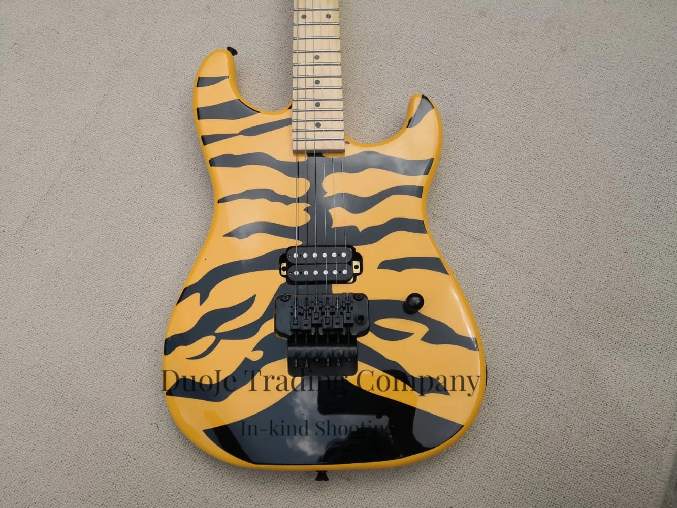 Yellow guitar, black tremolo bridge, H pickup, basswood body with maple fretboard, black tuner, customizable