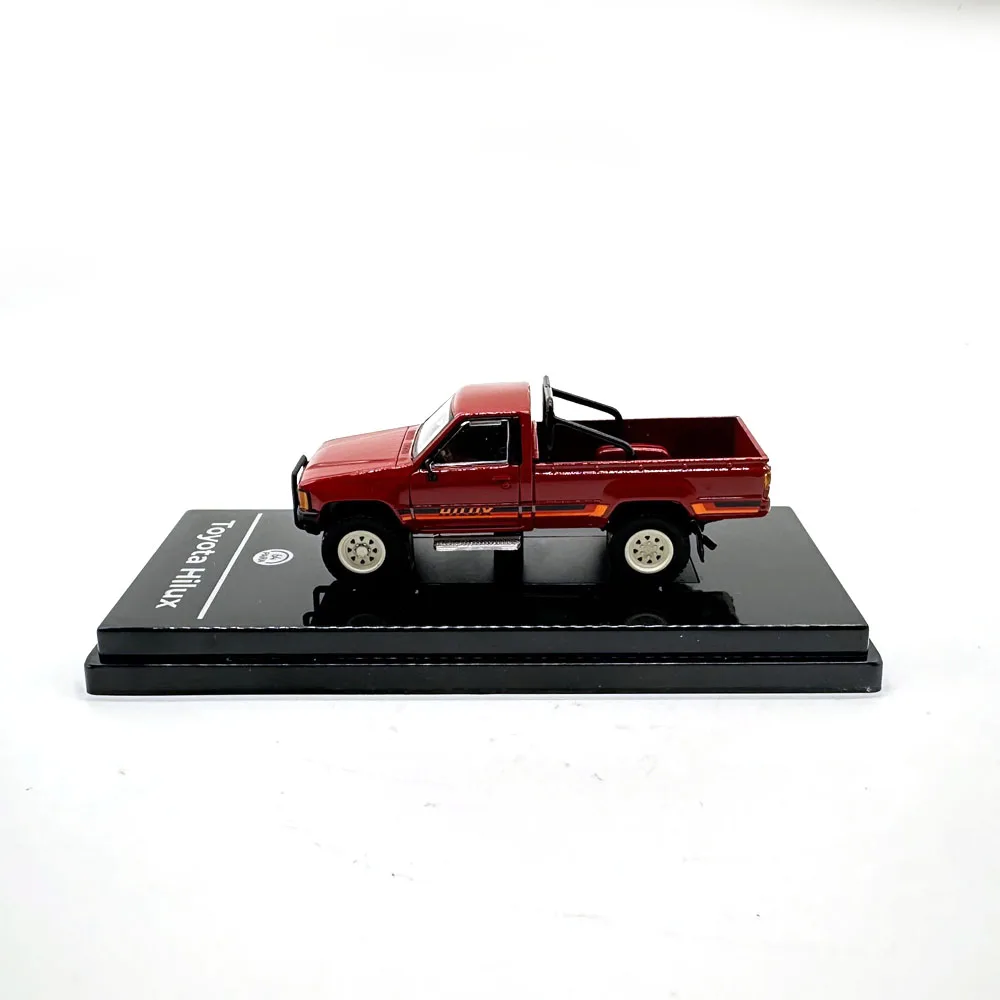 

*2 Color* 1:64 Scale Die-Cast Model Car 1984 Hilux Single Cab Pickup Truck Birthday Alloy Gift Toy Collection Scene Matching