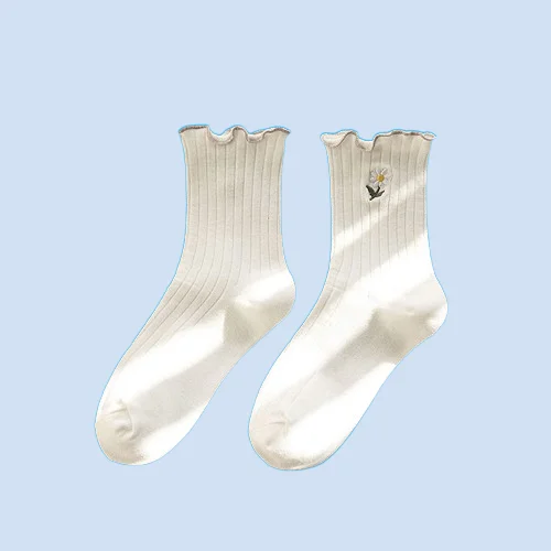 Calcetines de encaje de algodón para mujer, medias apiladas con bordado de flores pequeñas, borde de oreja de madera, a la moda, novedad de primavera, 5/10 pares