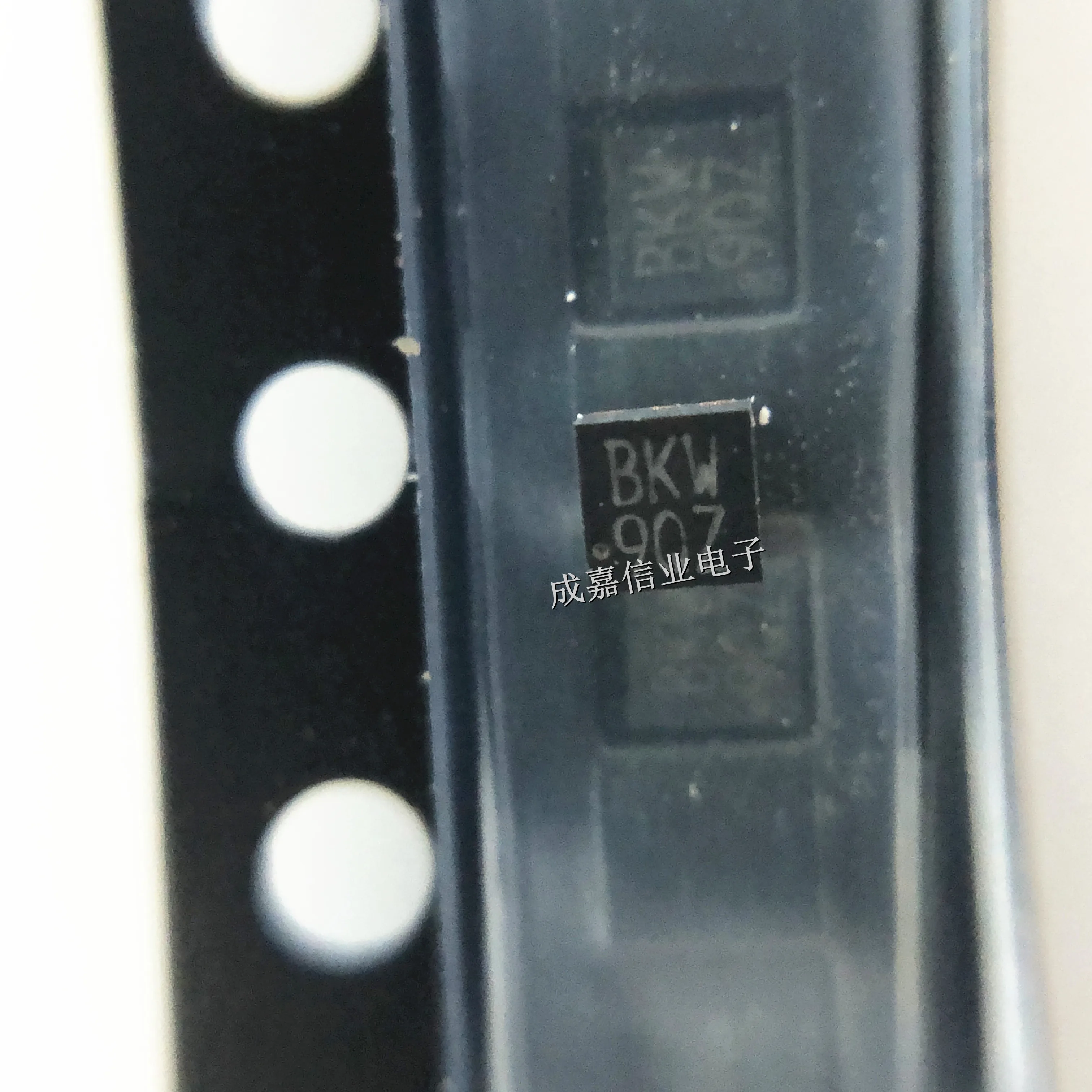 10 個/ロット SIB455EDK-T1-GE3 SC75-6 マーキング;BKW N チャネル MOSFET 9A 12V 22mOhms 動作温度:- 55 C-+ 150 C