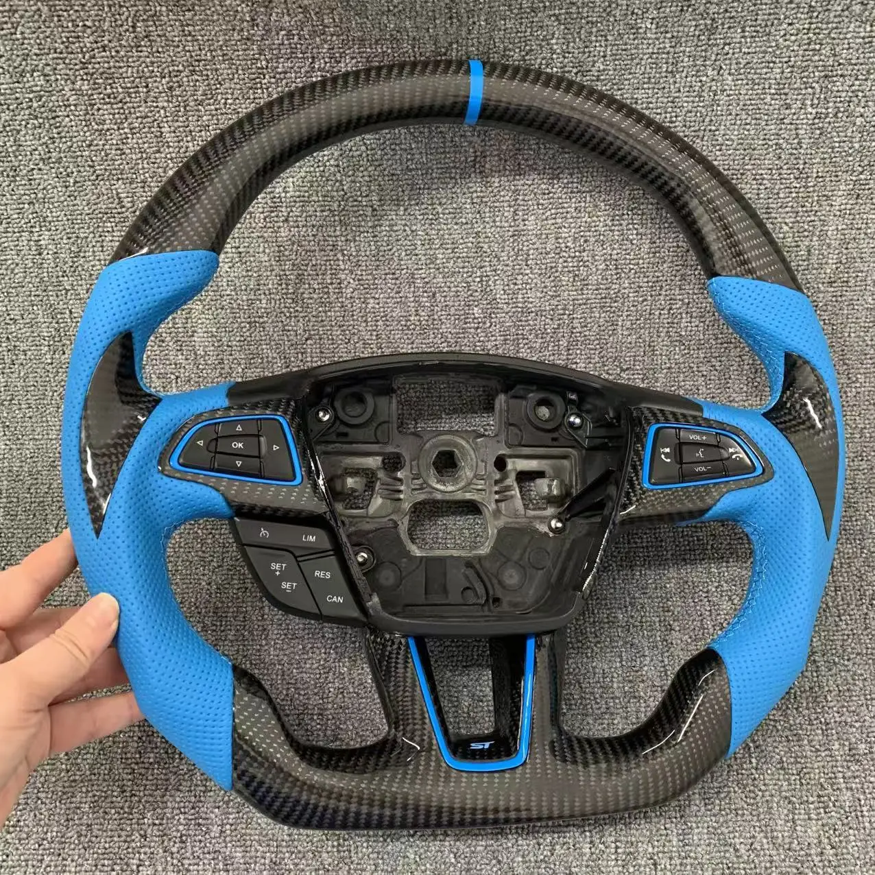 Blaues Leder 100% Carbon-Faser Maßgefertigtes Lenkrad Passend für Ford Focus MK3 2014-2018 Sport-Lenkrad Zubehör – Detail 2