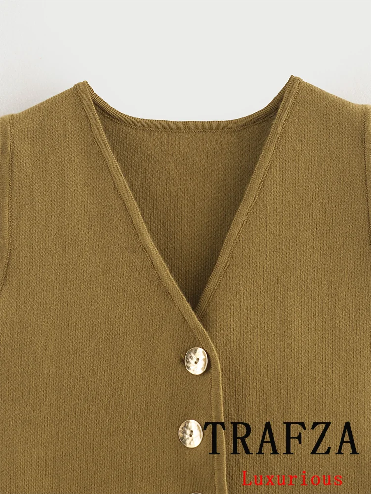 TRAFZA Vintage Casual Chic Women Knitted Tops Solid VNeck Single Breasted Pockets Sleeveless Short Vest Fashion 2024 Autumn Tops