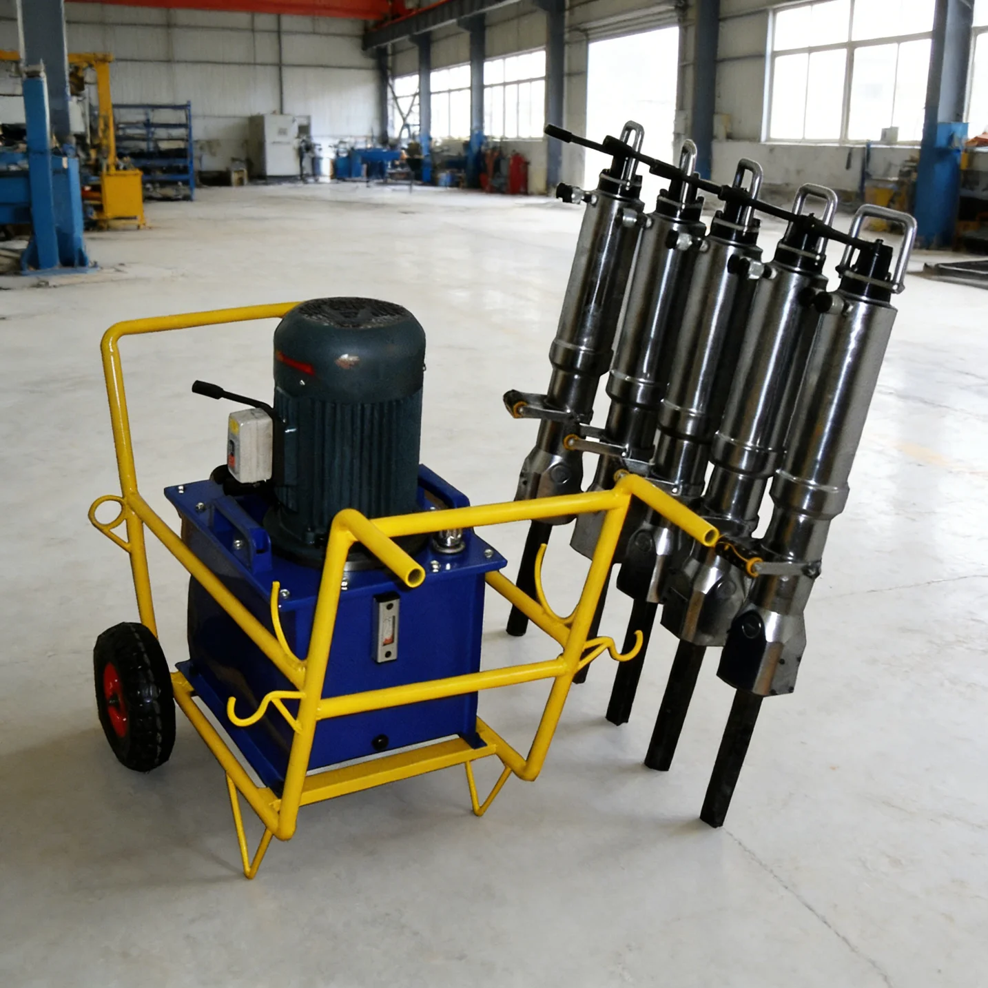 

Малогабаритный гидравлический скальный сплиттер для узких строительных площадок