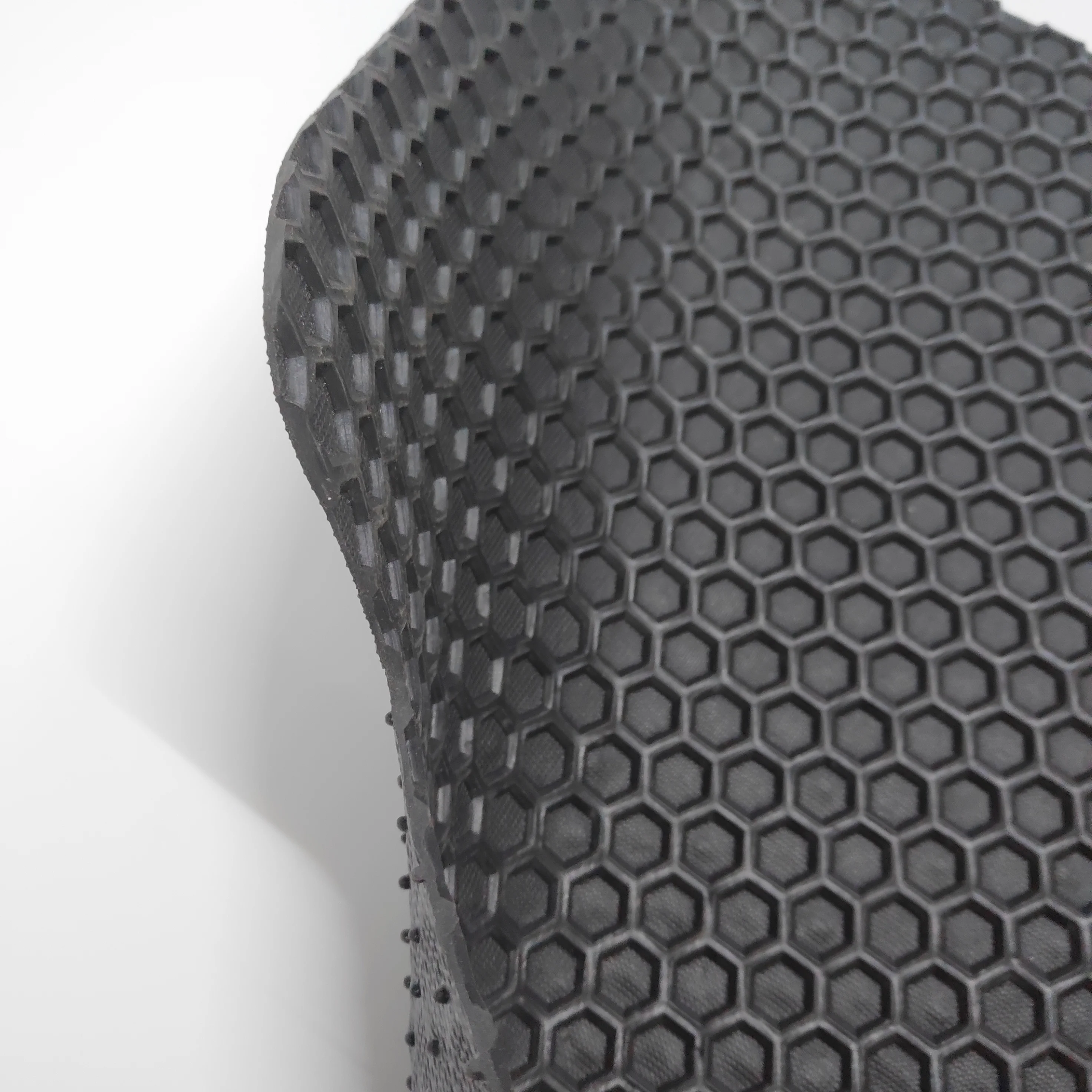 China Manufacturer Offers Favorable Price on Universal Rubber Car Mat Carpet Wholesale Product