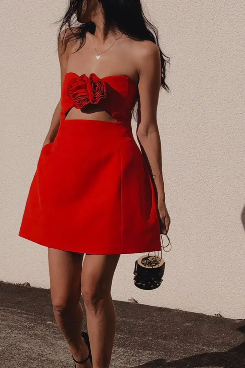 فساتين قصيرة لحفلات العودة للوطن ثلاثية الأبعاد 2025 من الساتان فساتين لحضور الحفلات الموسيقية بدون حمالات لحفلات التخرج وحفلات الكوكتيل فستان قصير