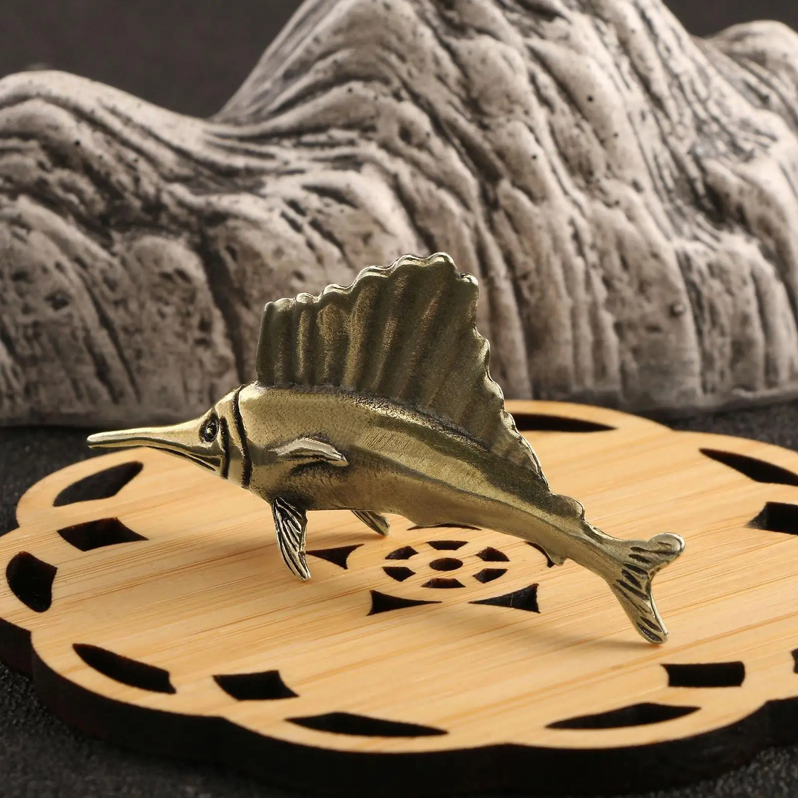 Tunny Scultura Opere d'arte Artigianato Decor Figurina di pesce autoportante in ottone in miniatura per la decorazione della tavola dell'ufficio Auto Soggiorno Camera da letto