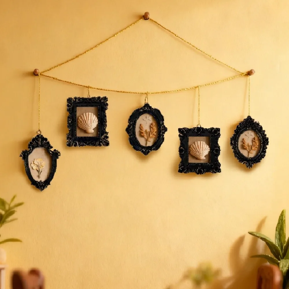 Creative Black Baroque Style Photo Frame Goth Mini Picture Frame Ornaments Vintage Antique Photo Display Holders Living Room