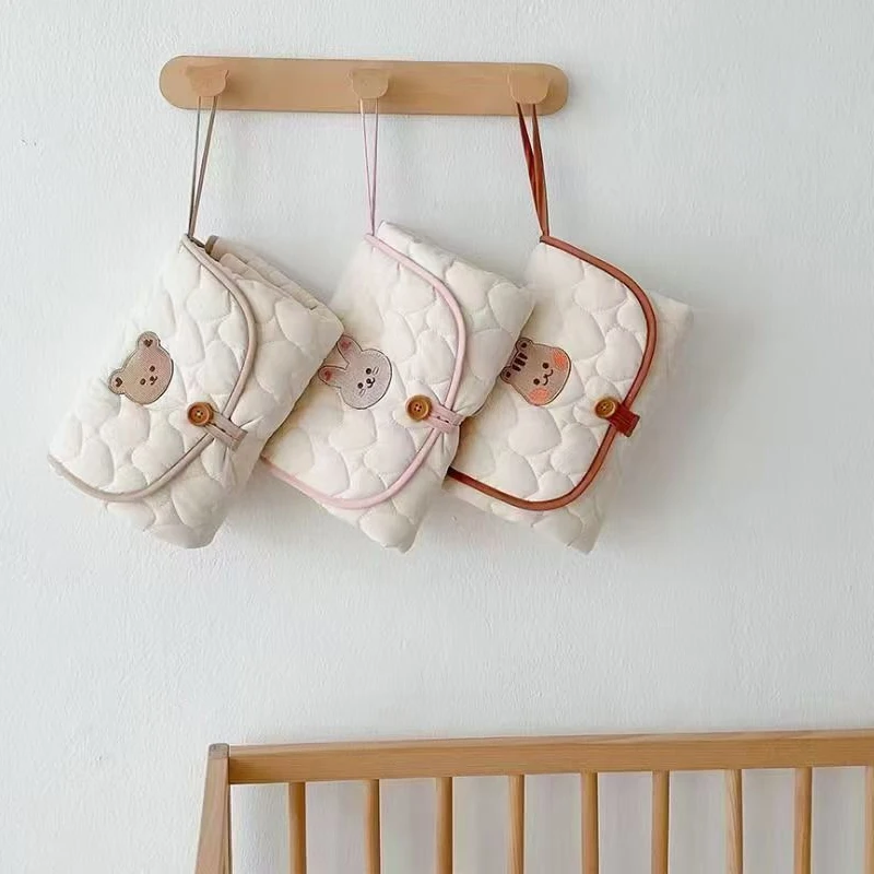 trocador-de-fraldas-portatil-dobravel-para-bebes-e-recem-nascidos-tapete-absorvente-simples-para-troca-de-roupa-de-cama