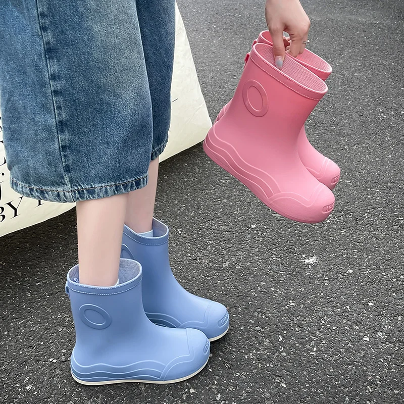 جديد 2025 احذية المطر النسائية الكبار منتصف العجل مقاوم للماء عدم الانزلاق المطر oes الحلو Sle مادة PVC للأيام الممطرة #4