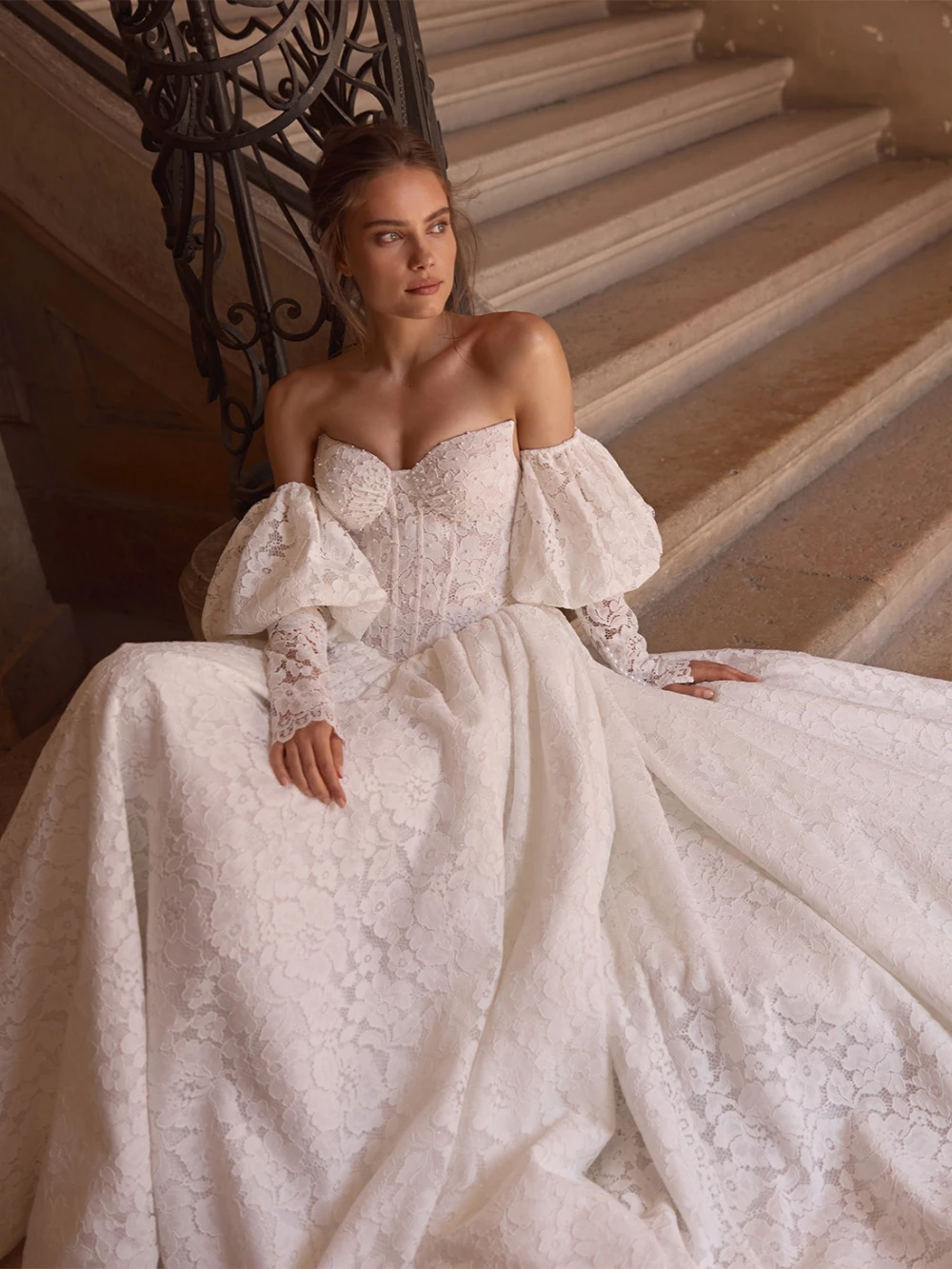 Nieuwe collectie A-lijn kant lange trouwjurk afneembare mouw glanzende parels bruidsjurk op maat gemaakte rugloze jurken voor de bruid