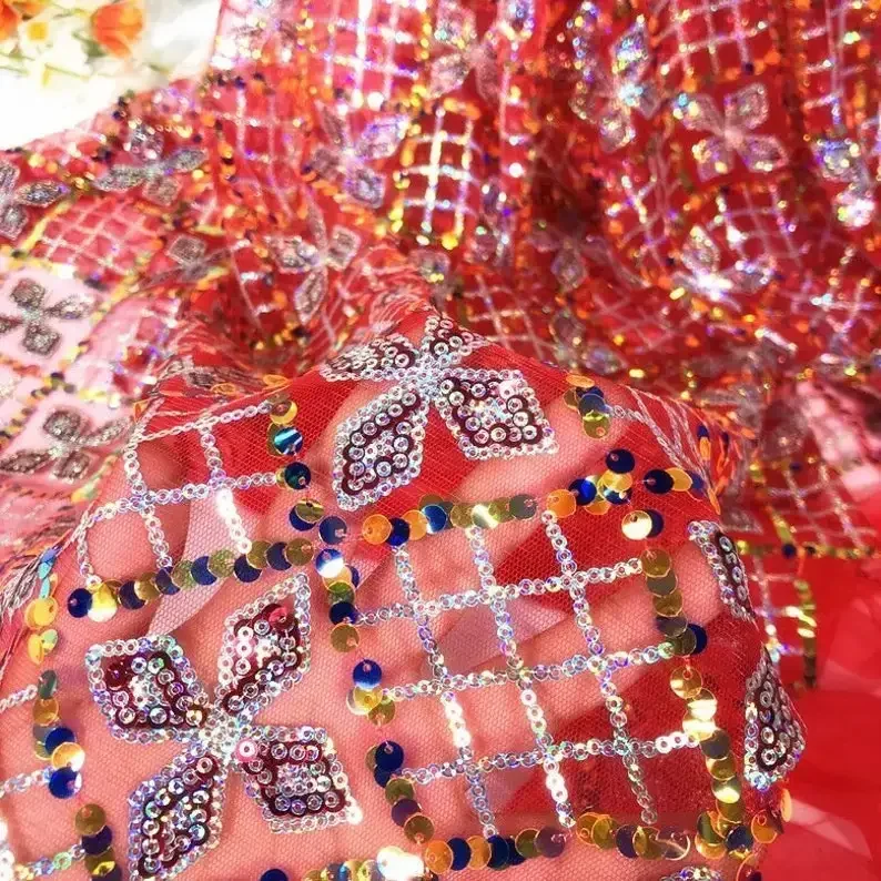 Tessuto di pizzo ricamato con reticolo di cristallo multicolore Tessuto di tulle con paillettes colorate per costume da sposa abito da festa