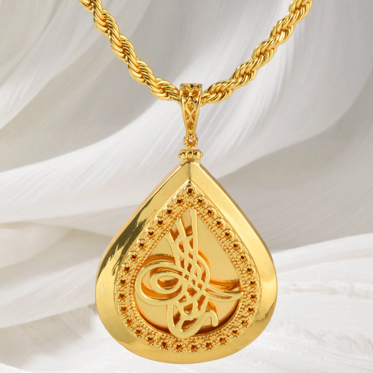 Middle East Islamic Jewelry Arabic Calligraphy Pendant Necklace Muslim Gold Color Charm Jewelry For Women Men Anniversary