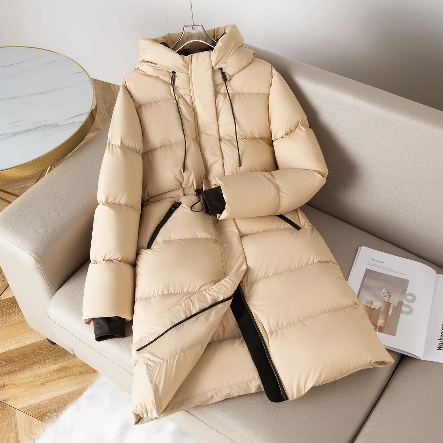 Schwarze Kapuzenjacke aus 90 % weißer Gänsedaunenjacke für Damen, modisch, hoher, flauschiger Kordelzug, langer Overknee-Gänsedaunenmantel, 2026 Winterneu