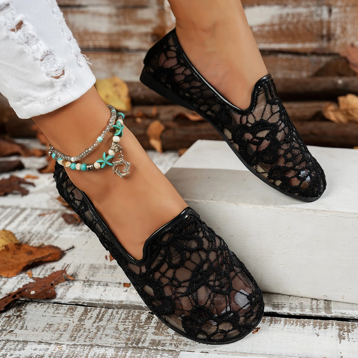 

Slip-On Lazy Mary Jane Flats for Women, Flat Round-Toe Shoes with Lace Embroidery and Hollow-Out Loafers