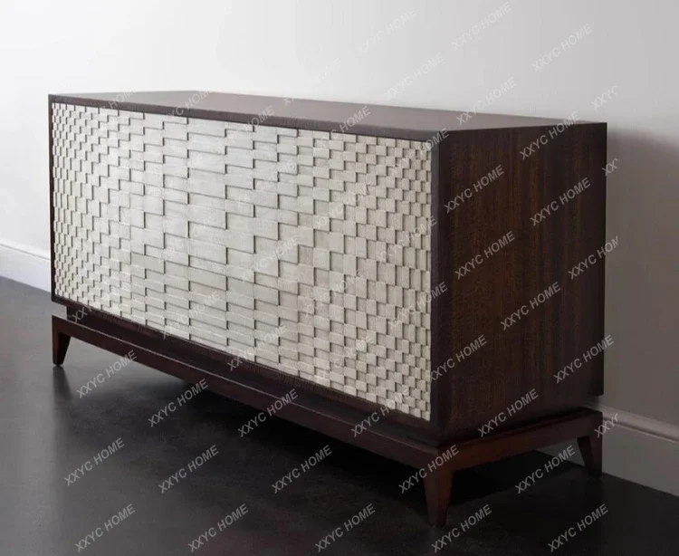 

Ретро-декор для гостиной: резной шкафчик в стиле старинной веранды