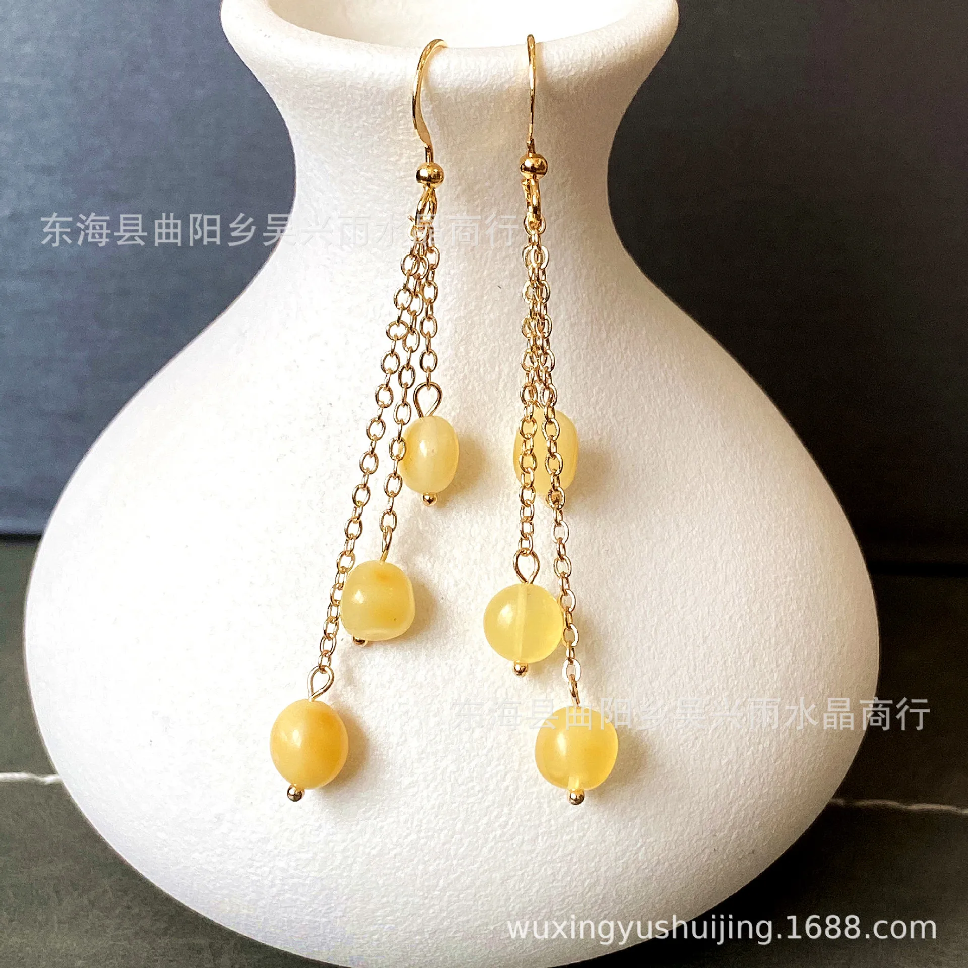 14K gold winding natural amber beeswax, accompanying beeswax, earrings, earrings, stud earrings.