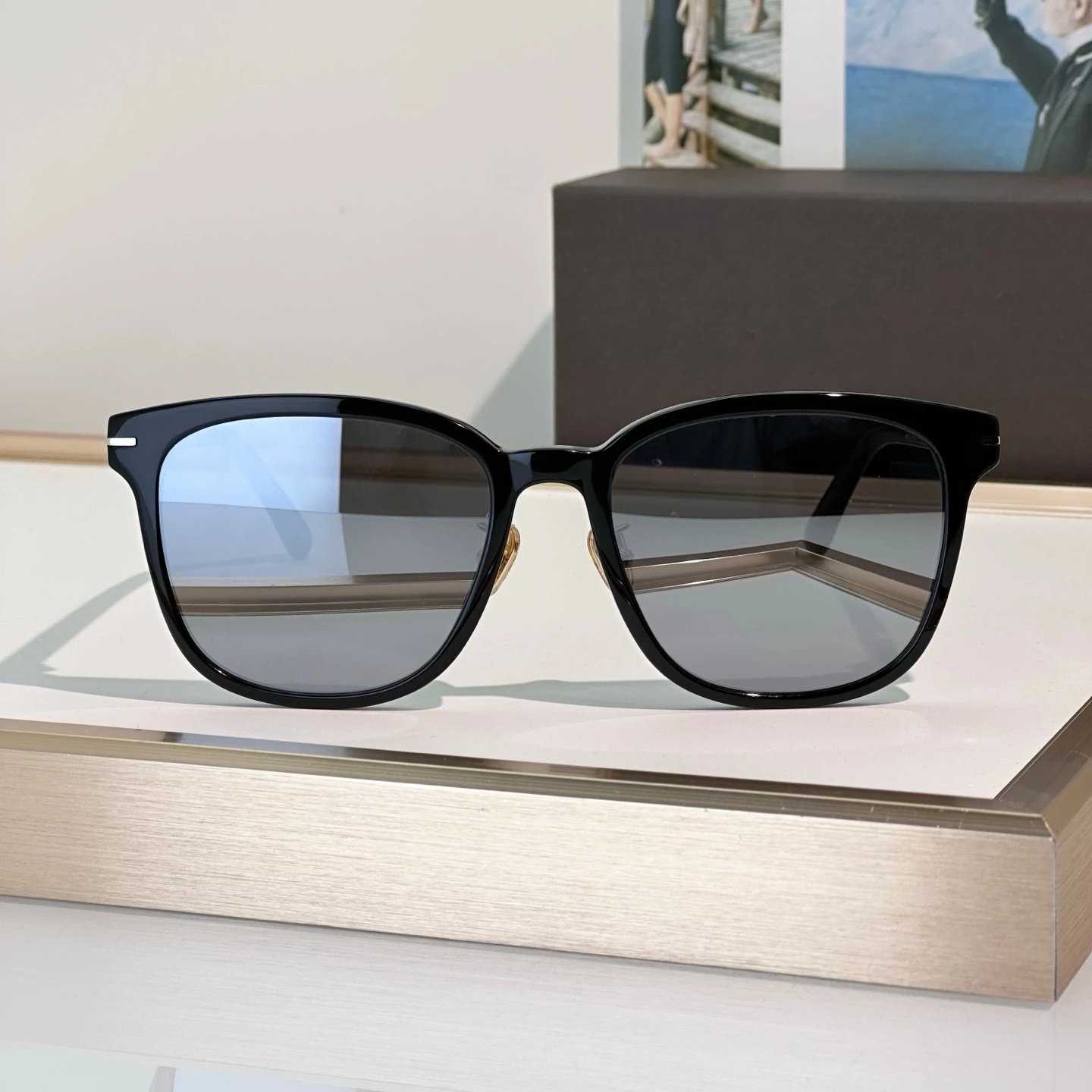 1130-K Fashion Sunglasses Man Woman,Iconic Metal Stripe Design,UV Blocking Mirror Lens,Effortlessly Upgrade Daily Outfit