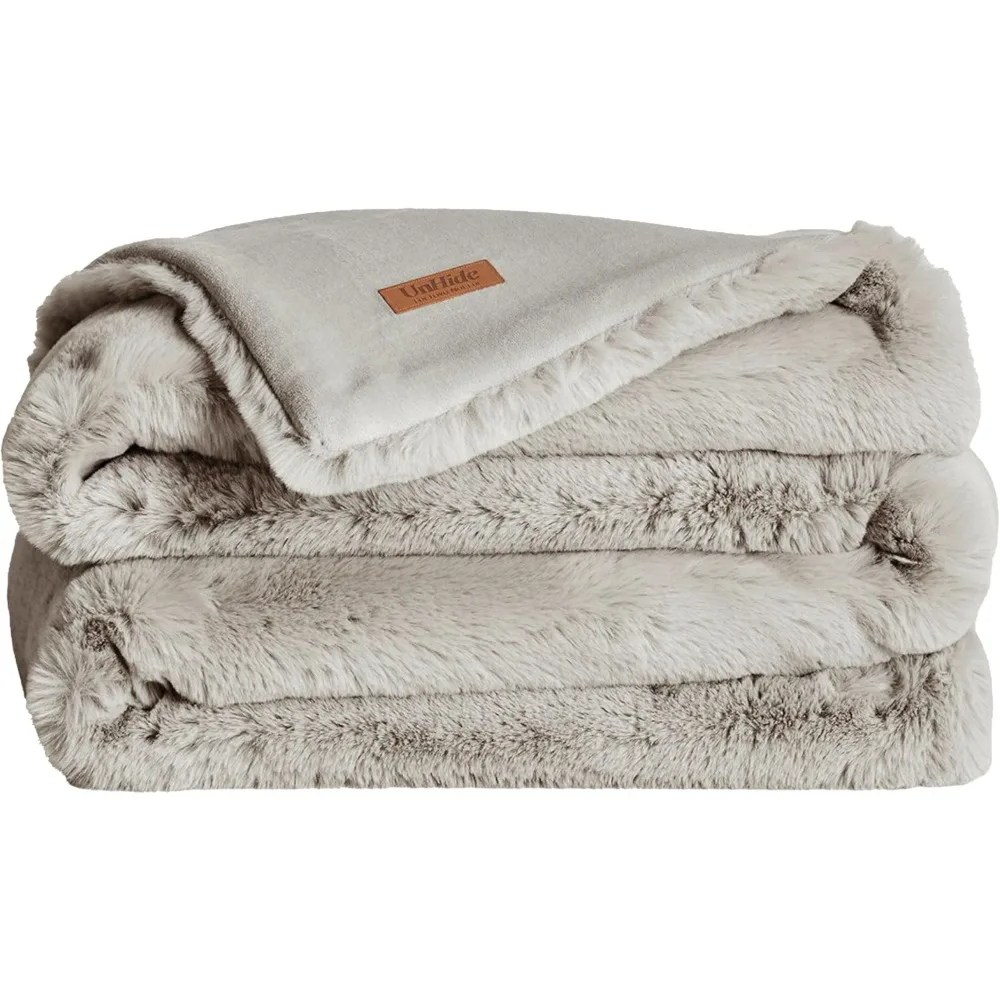 Marshmallow - Faux Fur Blanket ，Heavy Weight, Extra Soft Blanket ，Made from Recycled Materials ， Machine Washable - Small